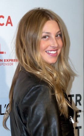 Whitney Port üstsüz güneşlenmeyi seviyor. 4