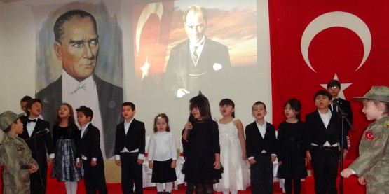 Miniklerden Atatürk'e şiirler 1