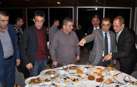 Mustafa Değirmenci gazetecileri yemekte ağırladı 4