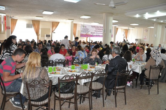 Cem Kara gönüllü aileleri kahvaltıda buluşturdu 6