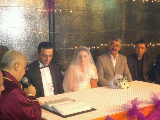 CHP'li Taşkan Uysal, yeğenini evlendirdi. 7