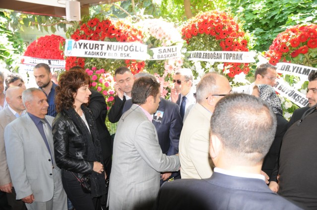 CHP Milletvekili Aslanoğlu onbinler tarafından gözyaşlarıyla uğurlandı 11