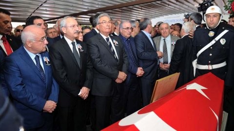 CHP Milletvekili Aslanoğlu onbinler tarafından gözyaşlarıyla uğurlandı 12