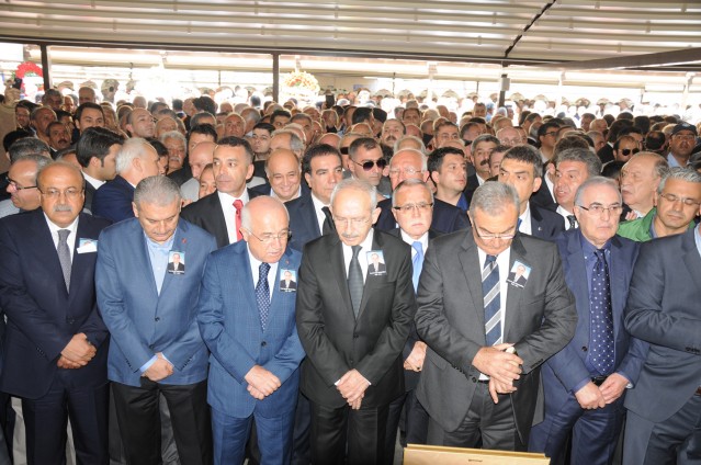 CHP Milletvekili Aslanoğlu onbinler tarafından gözyaşlarıyla uğurlandı 4