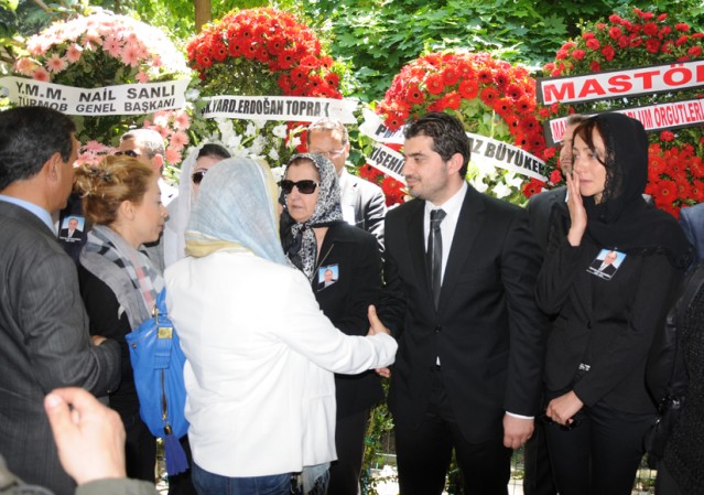 CHP Milletvekili Aslanoğlu onbinler tarafından gözyaşlarıyla uğurlandı