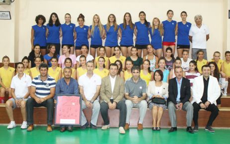 CHP Beylikdüzü’nden voleybolculara destek