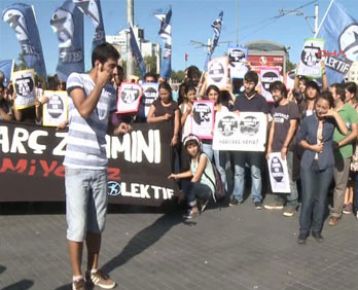 Harç zammına şarkılı, tiyatrolu protesto