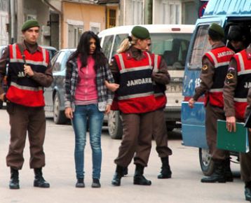 Çekiçli, çatallı cinayette kızlar tahliye edildi