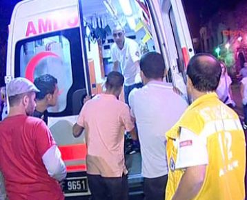 Fatih'te trafik kazası: 1'i polis 4 yaralı