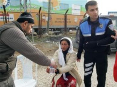 Bakan harçlık verdi, kadın yumruğu yedi!