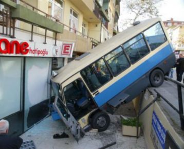 Kadıköy'de feci kaza