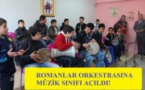 ROMAN ÇOCUKLARA MÜZİK SINIFI!