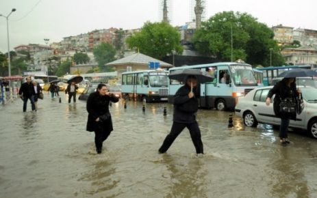 İstanbul'u sel bastı