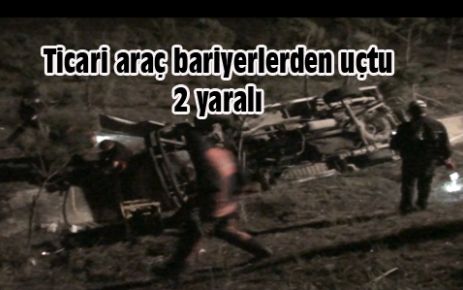 Ticari araç bariyerlerden uçtu 2 yaralı