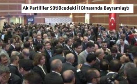 Ak Partilileri İl Binasında Bayramlaştı