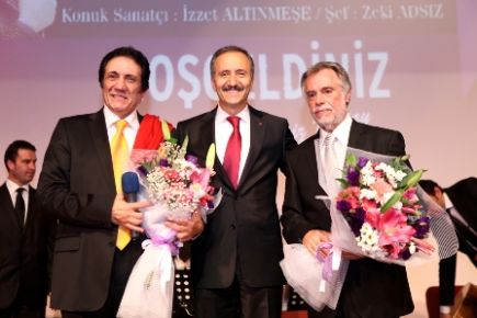 İzzet Altınmeşe’den türkü gecesi