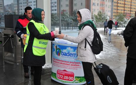 Sokakta çorba ikramı