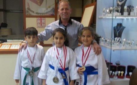 Karate şampiyonlarına ödül yağıyor