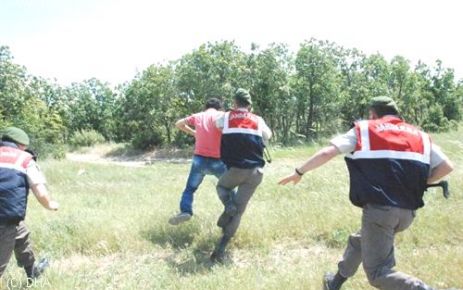 Kaçaklara Kılavuzluk Edenlere Jandarma Operasyonu