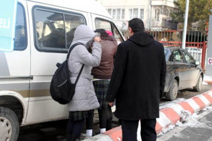 Liseli kızlar birbirine girdi