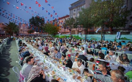 MAHALLELERDE İFTAR SOFRALARI KURULUYOR