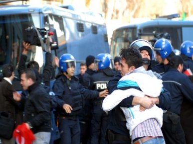 'Bomba' mağdurları sanıklara tükürdü