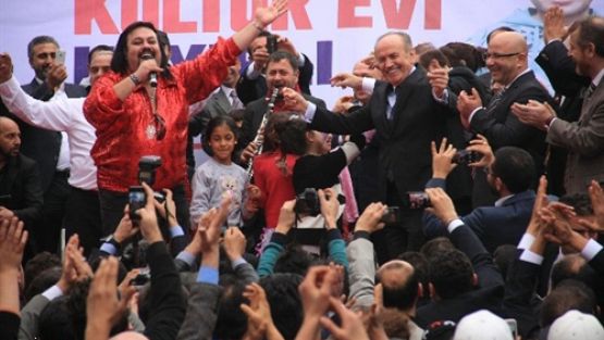 Kadir Topbaş Esenyurt'ta göbek attı