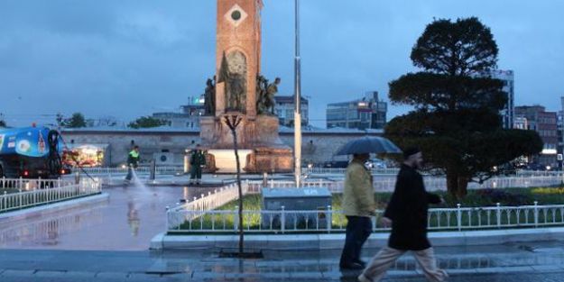 İstanbul güne yağmurla uyandı