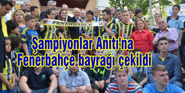 Şampiyonlar Anıtı'na Fenerbahçe bayrağı çekildi