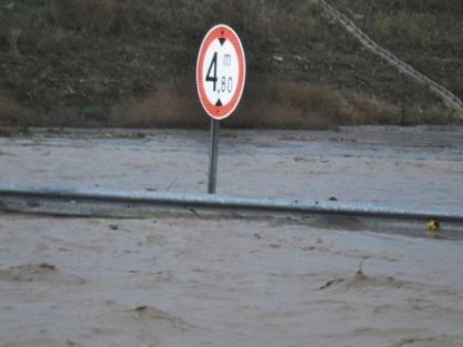 Denizli-Aydın yolu sele teslim