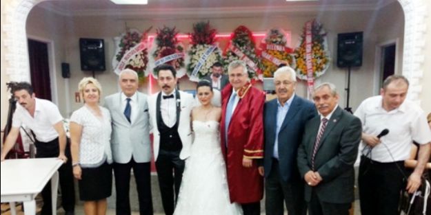 Aysin ve Hüseyin'in nikahını başkan kıydı