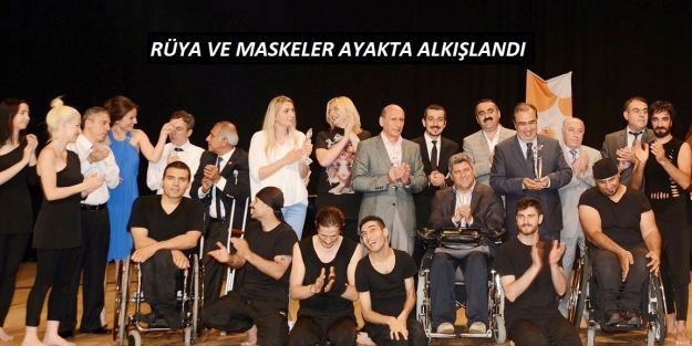 RÜYA VE MASKELER AYAKTA ALKIŞLANDI