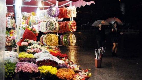 İstanbul'da gece ve yağmur