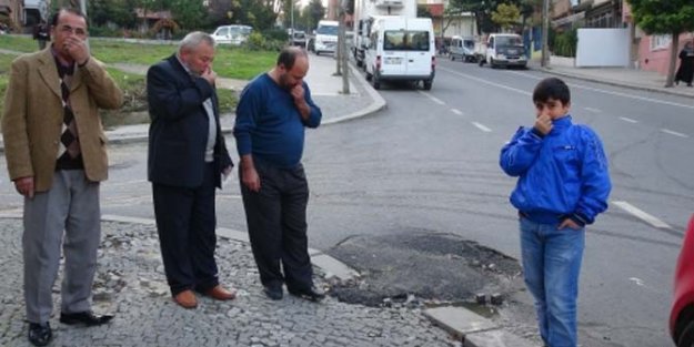 Mahalleli Yayılan Kokudan Burnunu Tutarak Geziyor