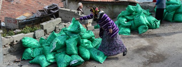 Fakir ailelere kömür yardımı