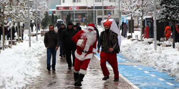 BBP'liler, 'Yeniçeri'ye 'Noel Baba'yı kovalattı