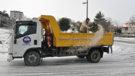 Avcılar'da kar önlemi