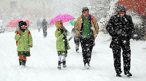 Beklenen kar İstanbul'da okulları tatil eder mi?