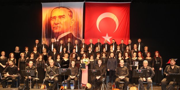 Simsiyah Türk Halk Müziği Konseri