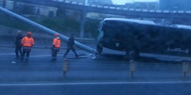 Metrobüs yolunda kaza