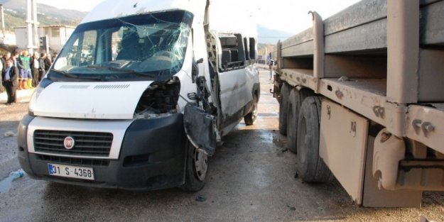 Karaman'da kaza: 14 öğrenci yaralı