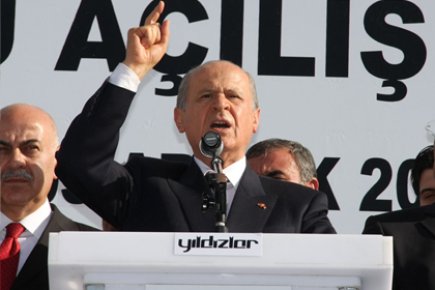 'Berlusconi ile anlaşıp yapsınlar'