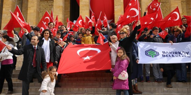 Bakırköylü çocuklar Atamıza mektuplarını götürdü