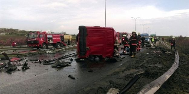 TEM'de trafiği kapatan kaza: 2 ölü