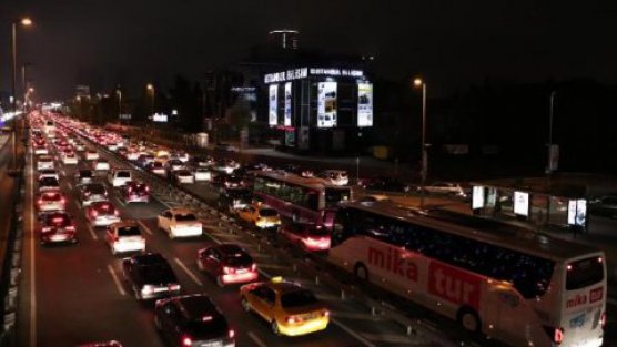 İstanbullu geceyi yolda geçirdi