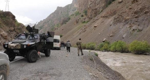 Hakkari'de araç zap suyu'na uçtu: 5 kayıp