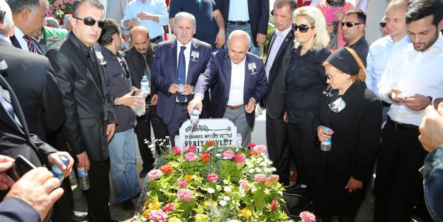 "Aslanoğlu, yeri doldurulamayacak örnek bir siyasetçiydi"