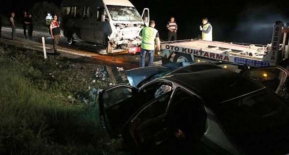 CHP seçim minibüsü kaza yaptı: 1 ölü, 8 yaralı