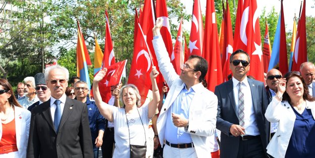 19 MAYIS COŞKUSU TÜM BEYLİKDÜZÜ’NÜ SARDI