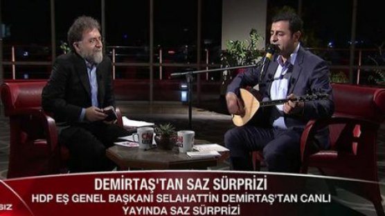 Selahattin Demirtaş  saz çaldı, türkü söyledi